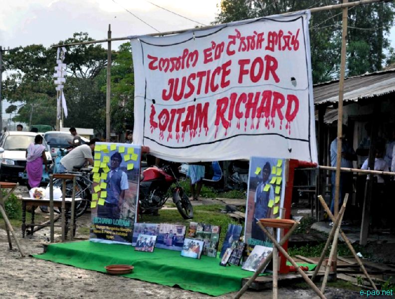 Candle light at Imphal in memory of Richard Loitam  :: 29 April 2012