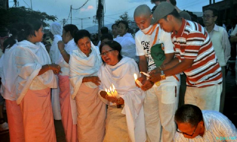 Candle light at Imphal in memory of Richard Loitam  :: 29 April 2012