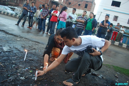 Candle light at Imphal in memory of Richard Loitam  :: 29 April 2012