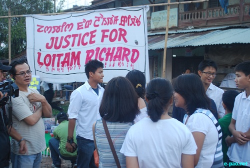 Candle light at Imphal in memory of Richard Loitam  :: 29 April 2012