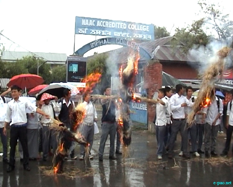 Justice for Loitam Richard and Okram Laaba: Effigy burning at Imphal :: 16 May 2012