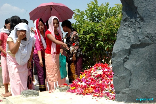 Floral tributes at Cheiraoching :: April 13 2009