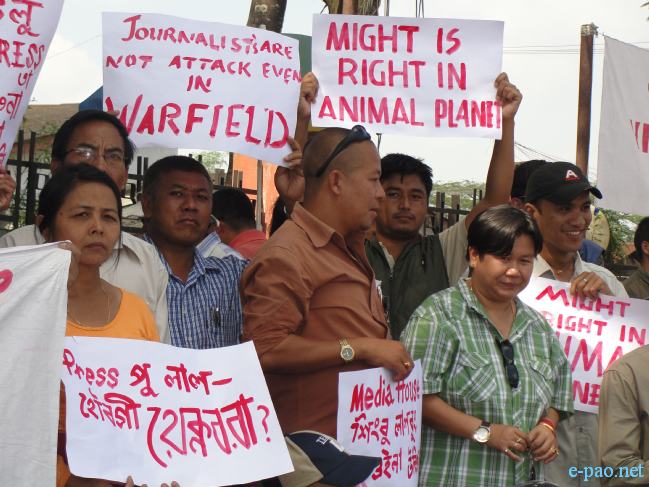 Journalists Protest against UGs' Pressure  :: 28 October 2010
