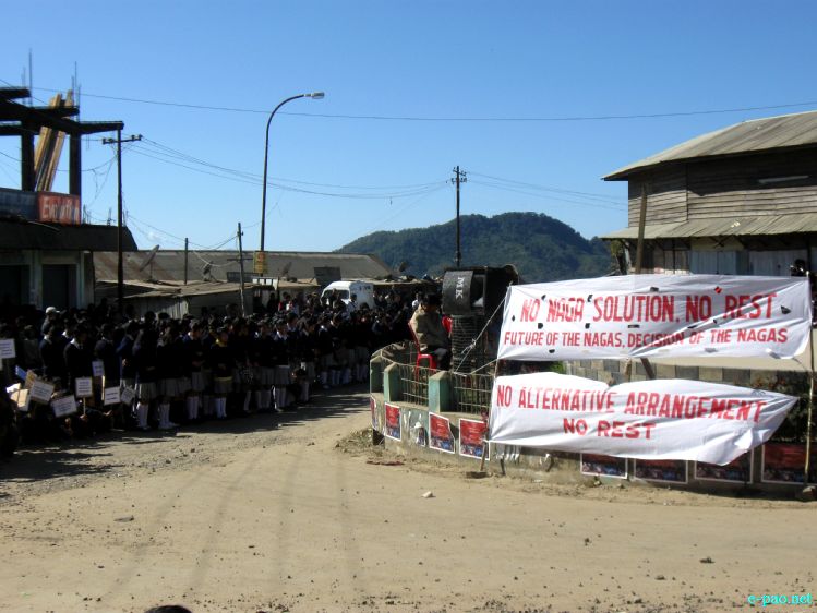 Students rally in Ukhrul demanding Alternative Arrangement :: 25th November 2011