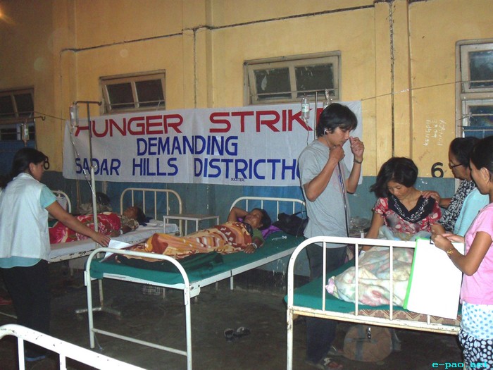 Hunger strikers demanding for Sadar hills Districthood at Kangpokpi :: August 25 2011