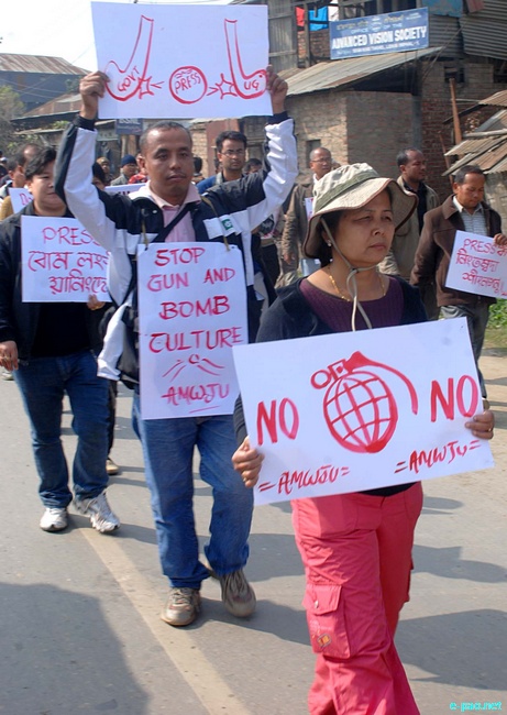 Manipur Journalists take out Mass Rally against threat to Media persons :: January 07 2012