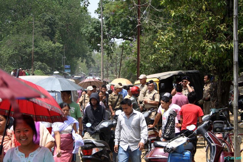 Tension grips at Khurai, Lamlong over Police Atrocities during 'Khurai Puthiba Lailamthokpa' :: May 10 2012