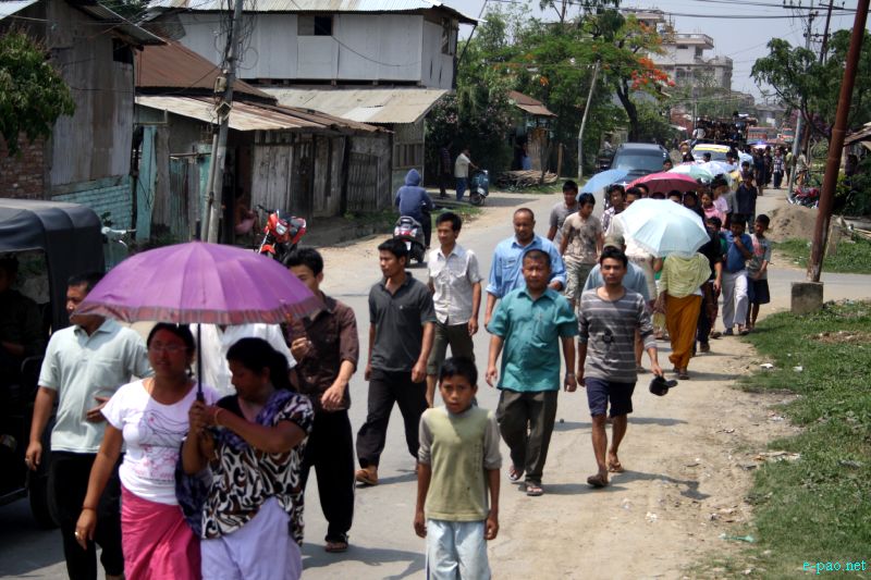 Tension grips at Khurai, Lamlong over Police Atrocities during 'Khurai Puthiba Lailamthokpa' :: May 10 2012