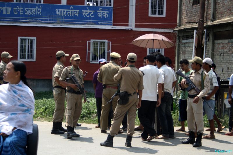 Tension grips at Khurai, Lamlong over Police Atrocities during 'Khurai Puthiba Lailamthokpa' :: May 10 2012