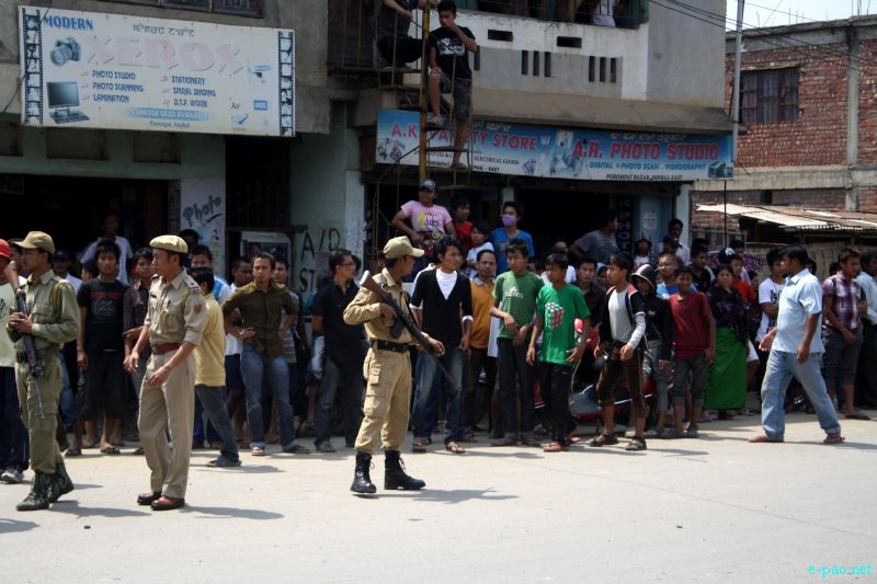 Tension grips at Khurai, Lamlong over Police Atrocities during 'Khurai Puthiba Lailamthokpa' :: May 10 2012