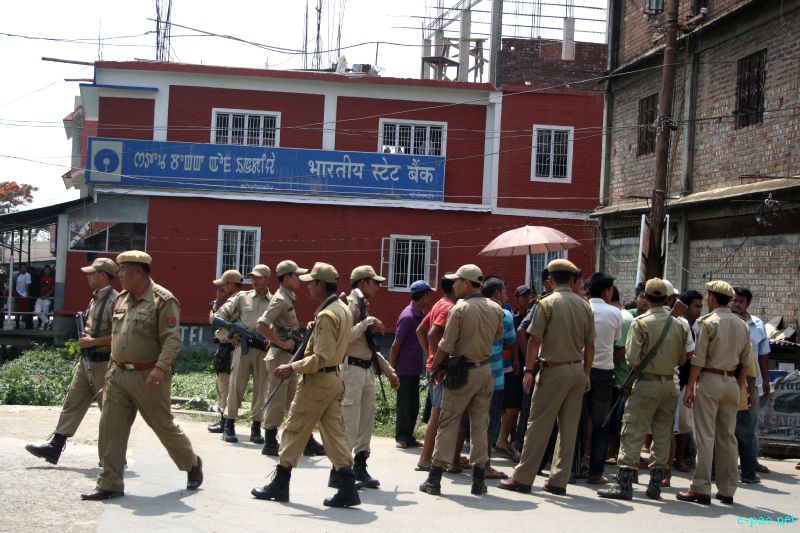 Tension grips at Khurai, Lamlong over Police Atrocities during 'Khurai Puthiba Lailamthokpa' :: May 10 2012