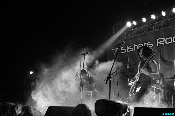 Dark Reign performing at 7 Sisters Rock Festival at Talkotara Stadium, Delhi :: 3rd December 2011