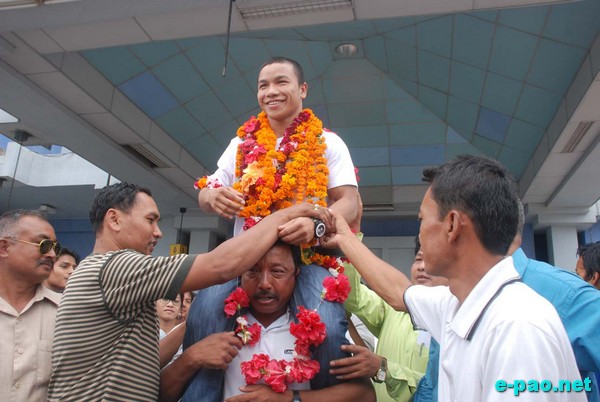 Asian Boxing Gold Medallist Mayengbam Suranjoy felicitated :: June 19 2009