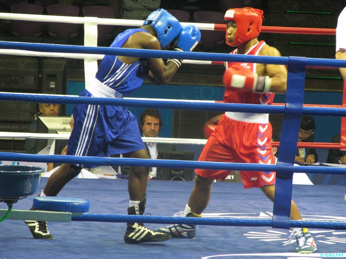 Mayengbam Suranjoy in first round of Boxing at CWG 2010 :: October 07 2010 