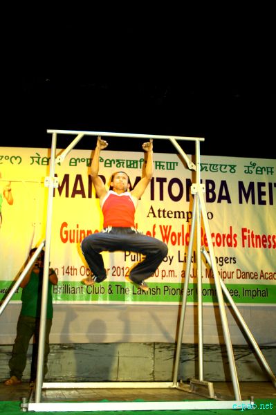 Maibam Itomba Meitei :: Guinness world Record attempt in action pull up at Imphal on Oct 14 2012