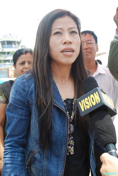 MC Mary Kom arriving at Imphal Airport after qualifying for London Olympics 2012 :: May 22 2012