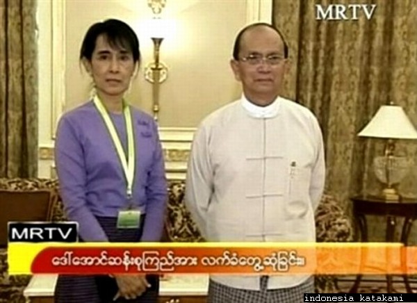 Aung San Suu Kyi, left, Myanmar President Thein Sein (Right)