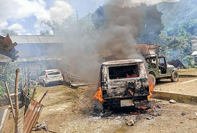 Three houses, five vehicles set ablaze