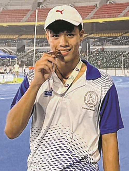 Tom Cruise wins long jump bronze at Junior Nationals