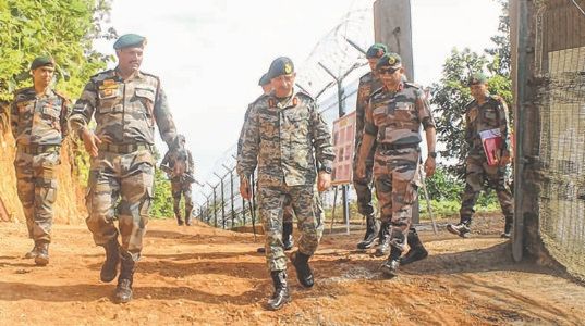 DG AR inspects border fencing