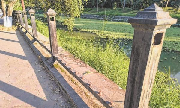 Kanglapat fence disappearing bit by bit