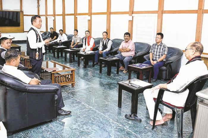 CM meets representatives of Maring villages