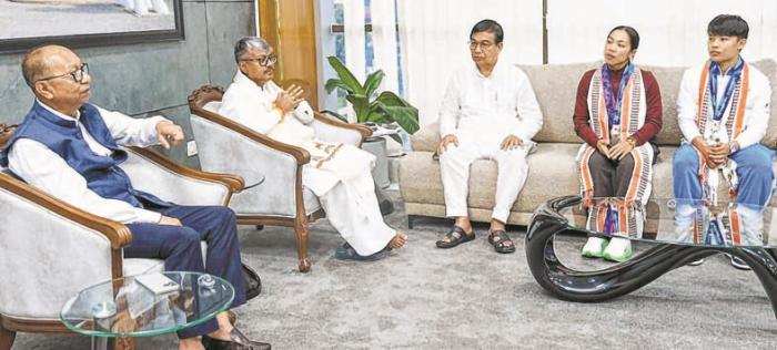 CM fetes Asian Games medallists Mirabai, Roshibina