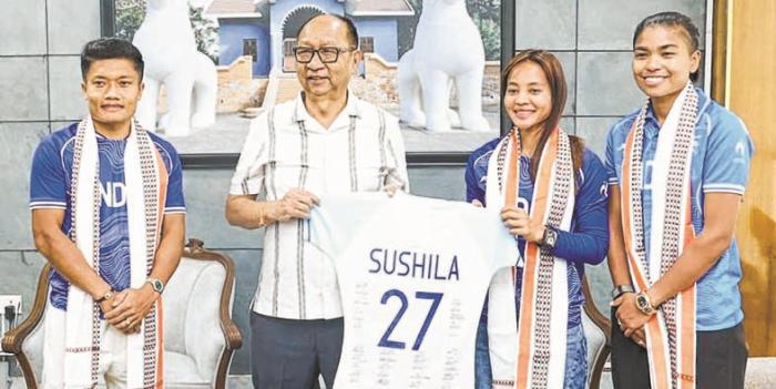 CM felicitates Asian Games gold medallists in hockey